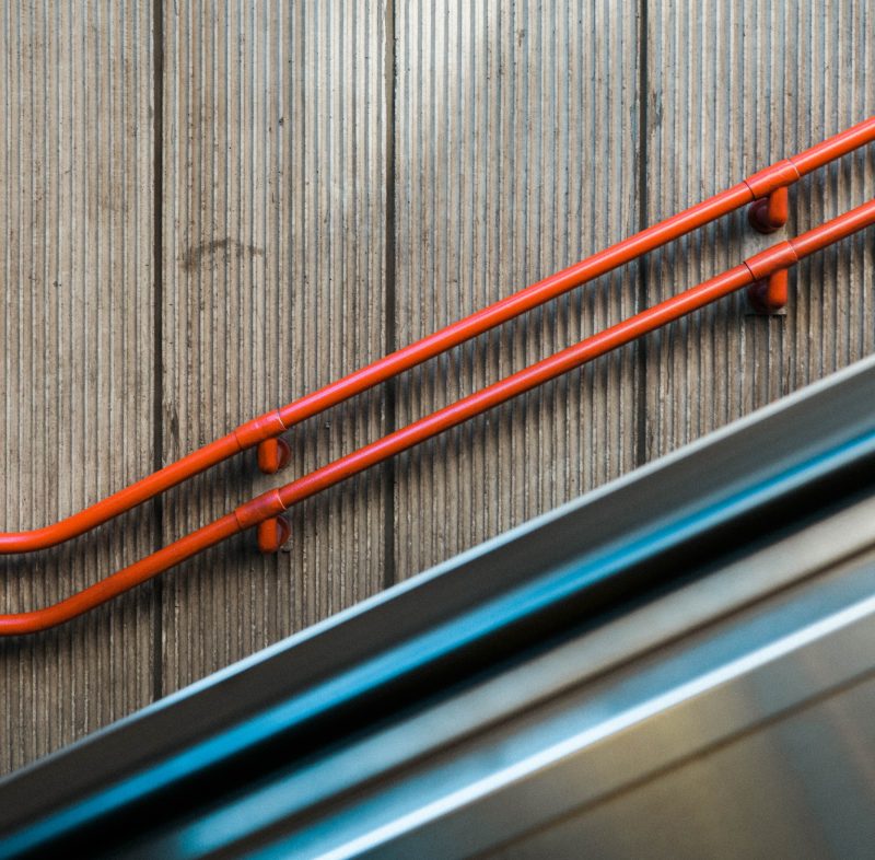 Rulltrappa med handräcke